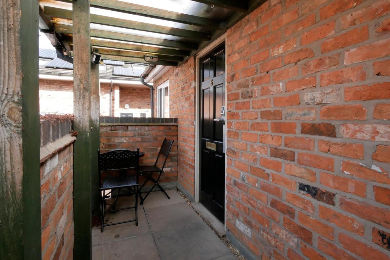 Апартаменты Crewe Short Lets 6 Victoria Court, Кру Экстерьер фото
