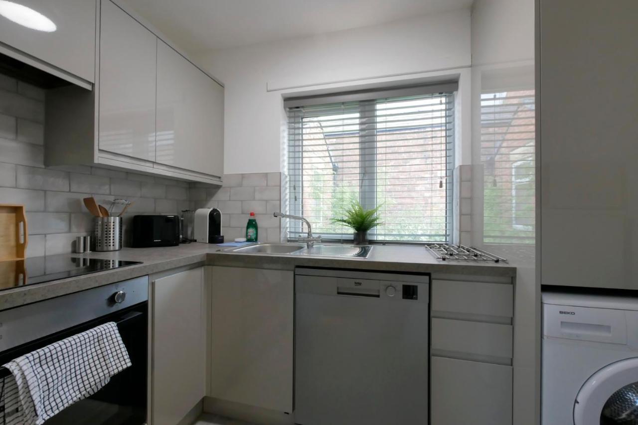 Апартаменты Crewe Short Lets 6 Victoria Court, Кру Экстерьер фото